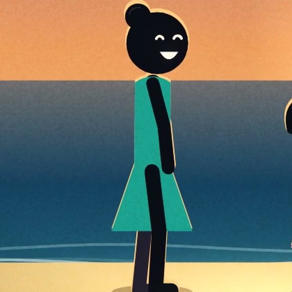 La mamá de Rafa, con vestido verde azulado y chongo, sonríe en la playa